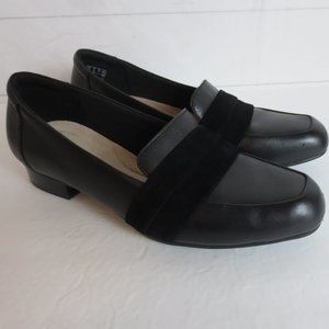 Clarks Soft Cushion Loafers Size 9M Black Leather 1" Heels